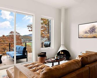 Wildcat Modern 2br - Fireplace/Firepit/Dogs/Views - Young Harris - Living room
