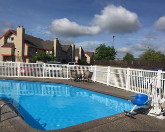 Affordable Suites of America Grand Rapids - גרנד ראפידס - בריכה