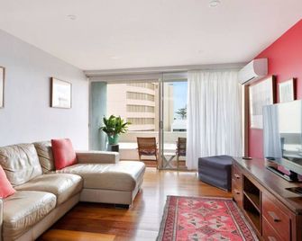 713 at the Beach - Manly - Sala de estar