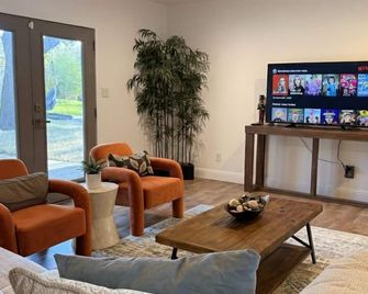 Spacious 4br Central Dallas Home - Firepit & Game Loft - Farmers Branch