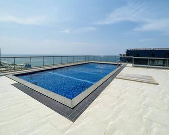 Modern one bedroom apartment, in a quiet neighborhood. - Colombo - Pool