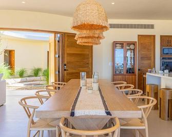 Beautiful Beachfront Family Home - La Ribera - Comedor