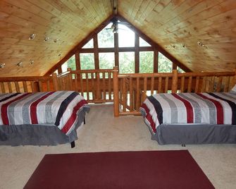 Family-friendly Cabin w/150 ft Current River frontage in Ozark Scenic River - Van Buren - Bedroom