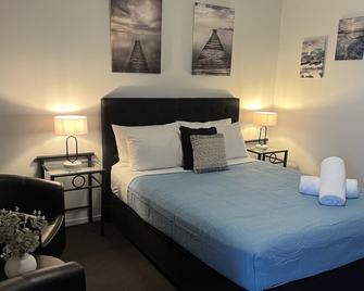 Jackie Howe Motel - Warwick - Schlafzimmer
