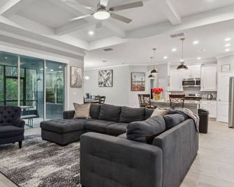 Spectacular NEW Home With Lots of parking Exit 284 - Palm Coast