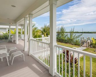 Springtide House by Brightwild Waterfront Pool - Key West - Balcony
