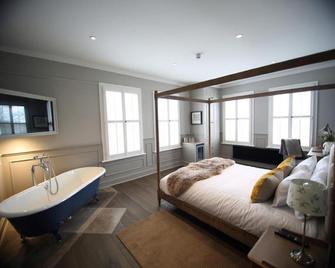 Hatton Court Hotel - Gloucester - Bedroom