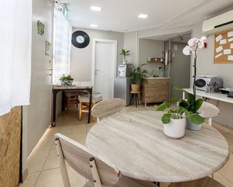 Little Prince Hostel-5 Min Walk To The Beach - Elat - Essbereich