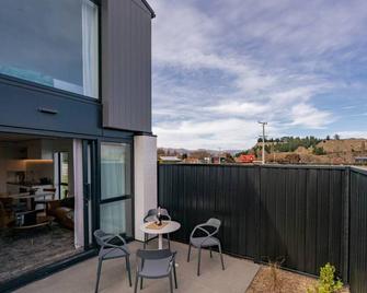 Alpine Grandview Luxury Townhouse - Explore Wanaka - Wanaka - Balcony