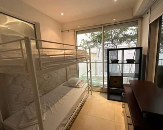 C028-Nice apartment with terrace - close to the beach - Cannes - Quarto