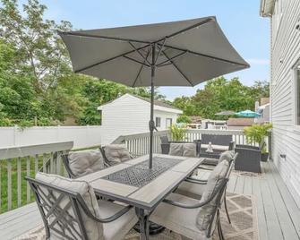 Modern & Spacious Retreat W. Free Parking at the Jersey Shore - Neptune - Balcony