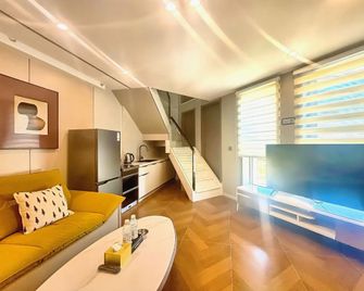 Fanshemei Homestay (Jiuquan Branch) - 酒泉 - 客廳