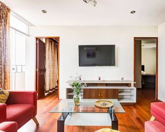 Apartamento Estela en Alameda Colonial - Lima - Soggiorno