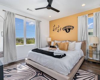 Revival-Rooftop Deck/Hot Tub-Mins to Broadway - Nashville - Habitación