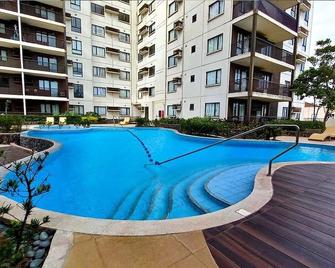 Lightroom Tagaytay with free Parking and wi-fi - Tagaytay - Pool