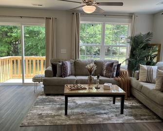 Newly Build House Wit Modern features Not far from CLT airport - Gastonia - Living room