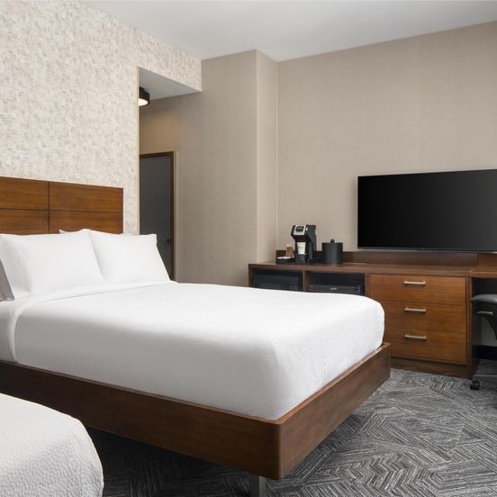 Hilton Garden Inn New York/Midtown Park Ave image 1
