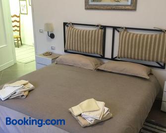 B&B Piazza Dante Nuoro - Nuoro - Bedroom
