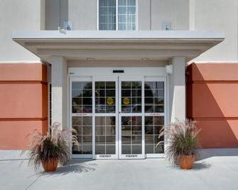 Candlewood Suites Salina - Salina - Rakennus
