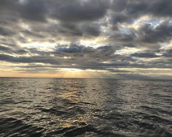 Hudson Beach Waterfront House With Dock And Canoe - Hudson - Beach