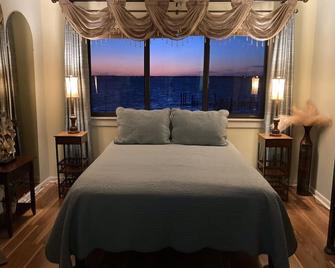 Romantic condo for 2-Sunset Harbor Palms 1-205, pool, fishing pier - Navarre - Bedroom