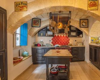 Chapel 5 Boutique Suites B&B - Naxxar - Kitchen