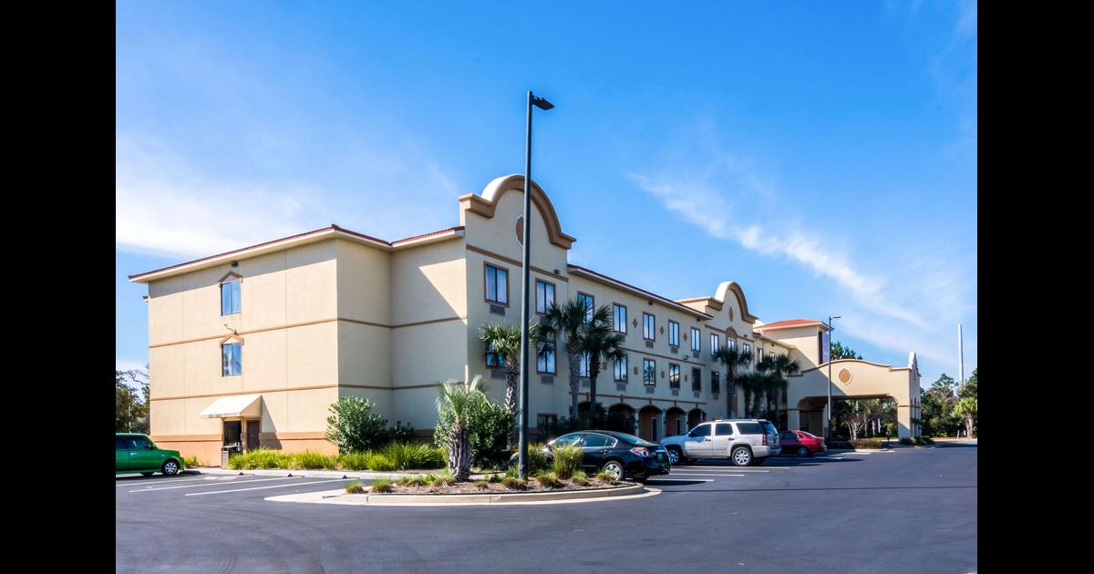 Comfort Suites Panama City Beach 86 2 1 4 Panama City Beach Hotel Deals Reviews Kayak