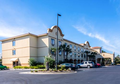 Comfort Suites Panama City Beach 86 2 1 4 Panama City Beach Hotel Deals Reviews Kayak