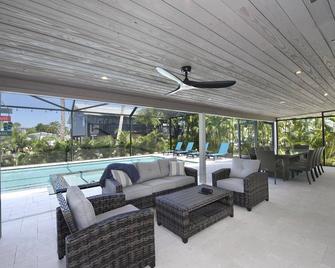 Changes In Latitudes by Sun Palace Vacations - Fort Myers Beach - Innenhof