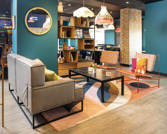 ibis budget Valencia Aeropuerto - Valencia - Building