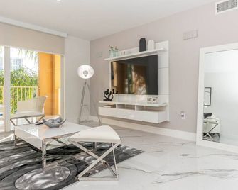 Yacht Club at Aventura Lux 2 Bed 2 Bath - Aventura