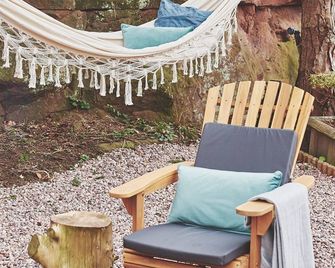 Hidden Orchard - Luxury Cottages - Chester - Patio