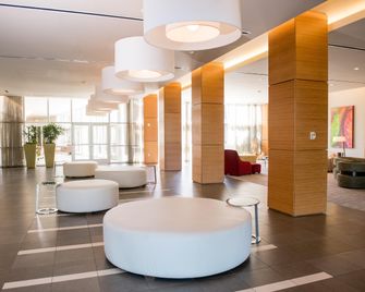 I Hotel And Conference Center - שמפיין סיטי - לובי