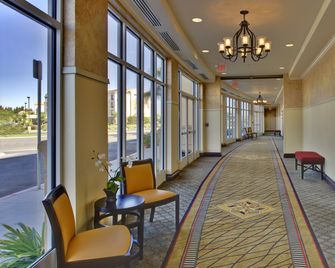 Holiday Inn & Suites Bakersfield By IHG - בייקרספילד - לובי