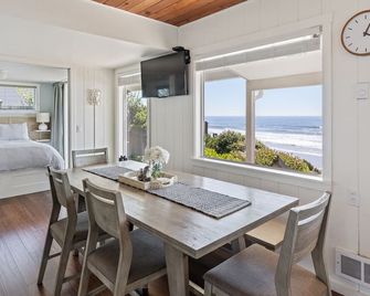 Oceanfront- Sea Gem Cottage - Newport - Dining room