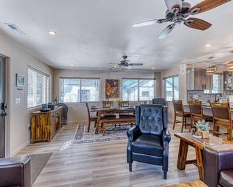 Cozy 3-bed room Prickly Pear Lodge - Wolf Creek - Sala de estar