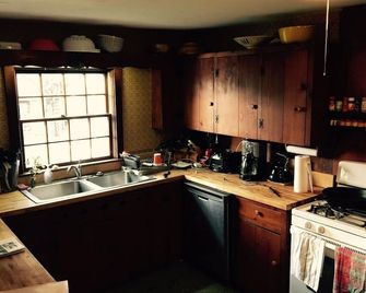 Charming & Private Farm House - South Londonderry - Kuchyň