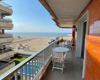 Apartamento en primera línea de mar - Roda de Barà - Balkon