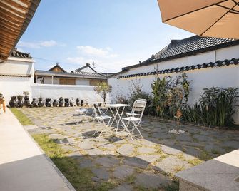 Gyeongju Hanok Stay Seondeokdang (Private) - Gyeongju - Patio