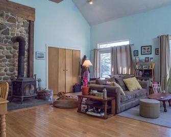 Songo Loft - Old Farmhouse - Bethel - Вітальня
