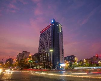 Jinlong Yufeng Hotel (Changde Huanlecheng High Speed Railway Station) - Changde - Edificio