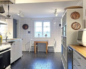9 Person Holiday Home In Lidköping-By Traum - Lidköping - Küche