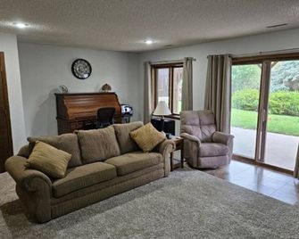 Relax, Unwind, and Stay at Centennial Getaway in McCook, NE - McCook - Living room