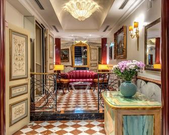 The Britannia Hotel - Rome - Lobby