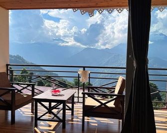 Magpie Pachhu Resort - Pelling - Balcón