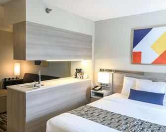 Microtel Inn & Suites by Wyndham Eagan/St Paul - Eagan - Bedroom