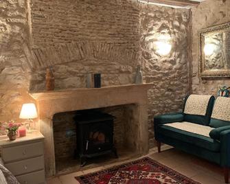 Idyllic Gite Holidays In Rural Stunning French Countryside With Pool - Antigny - Sala de estar