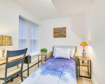 Walk to Downtown Albany Ten Broeck Triangle Apt! - Albany - Bedroom