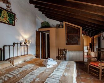 Charming Farmhouse Retreat - Algarinejo - Habitación