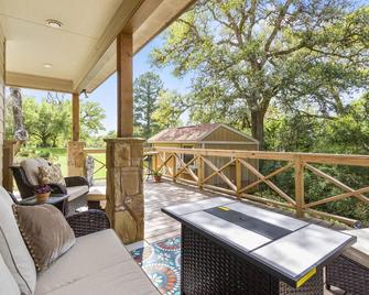 An amazing country retreat! - Columbus - Balkon